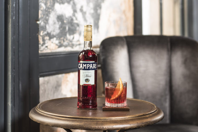 Campari Negroni THE F 1 on table