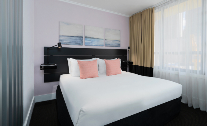 Sydney park regis hotel room bed