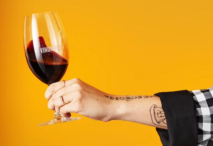Wine hand Vinomofo