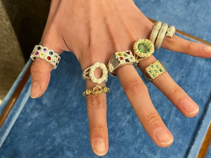 Jewellery hands rings Bleue Burnham