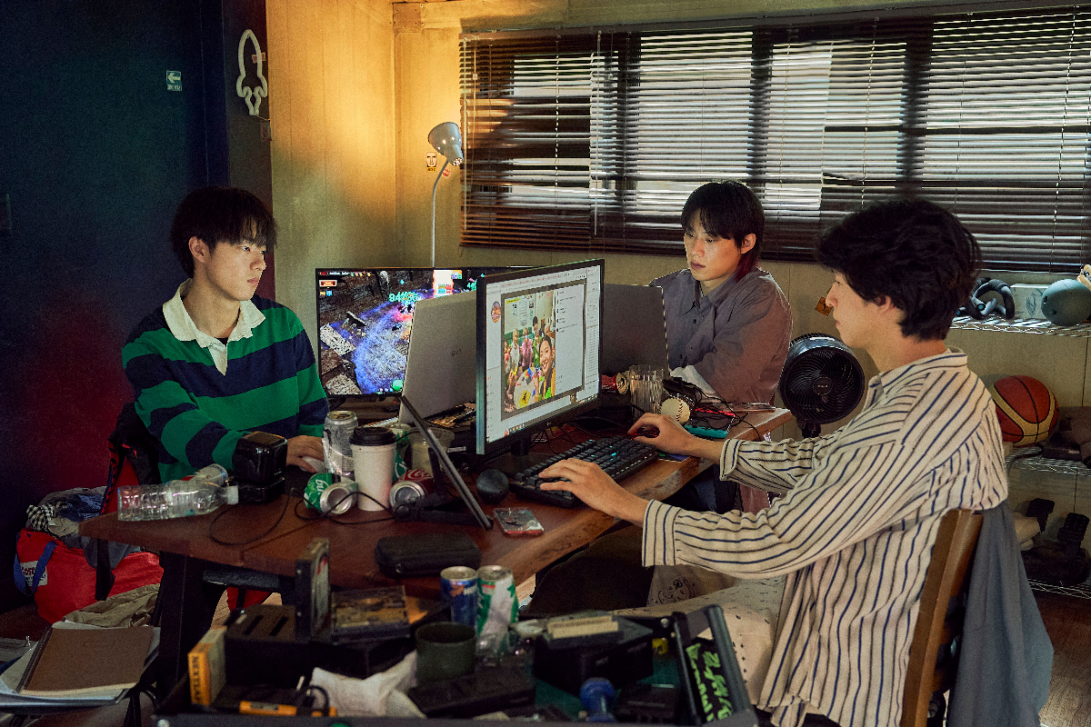 Korean people Troll Factory computer