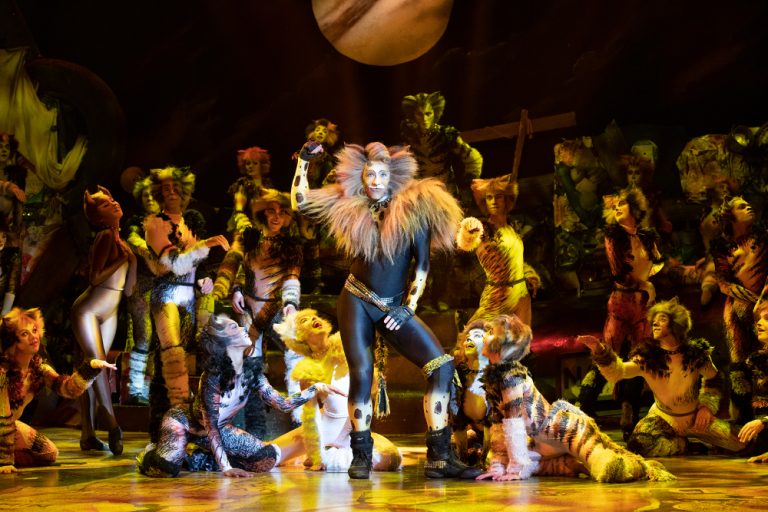 Rum Tum Tugger and 2022 International Tour Company c Alessandro Pinna