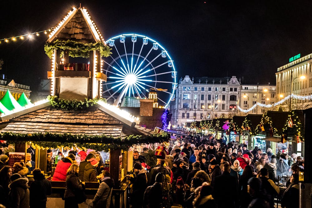 Christmas market pexels mateusz dach 99805 1674432