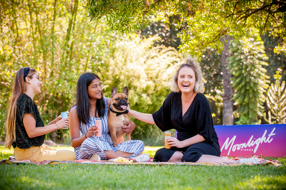 Friend woman Moonlight Cinema